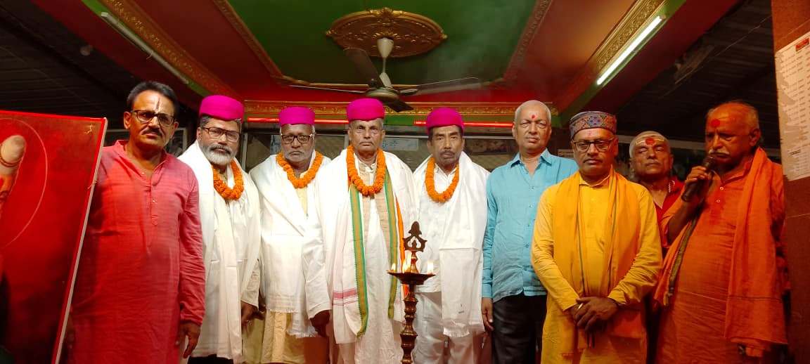  सिमरिया धाम में महर्षि वाल्मीकि जयंती समारोह: वक्ताओं ने कहा- 'अंधकार से प्रकाश की ओर यात्रा का नाम है वाल्मीकि', कल्पवास मेले के बीच गूंजे विचार 3