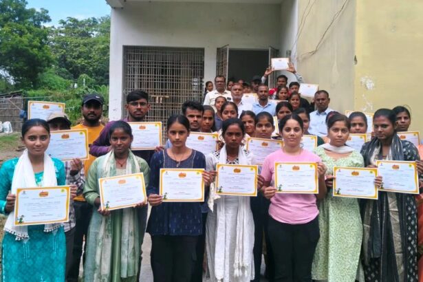 भगवानपुर: बीआरसी में समर कैंप के वॉलेंटियर्स सम्मानित, लेखापाल बोले- समुदाय के लिए प्रेरणास्रोत हैं युवा 5