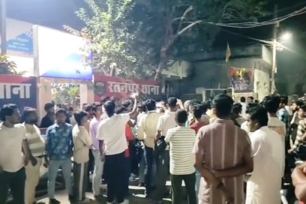 बेगूसराय: बहला-फुसलाकर किशोरी से दो युवकों ने किया दुष्कर्म, ग्रामीणों ने रंगेहाथ दबोचा; फांसी की मांग पर थाने में हंगामा 1