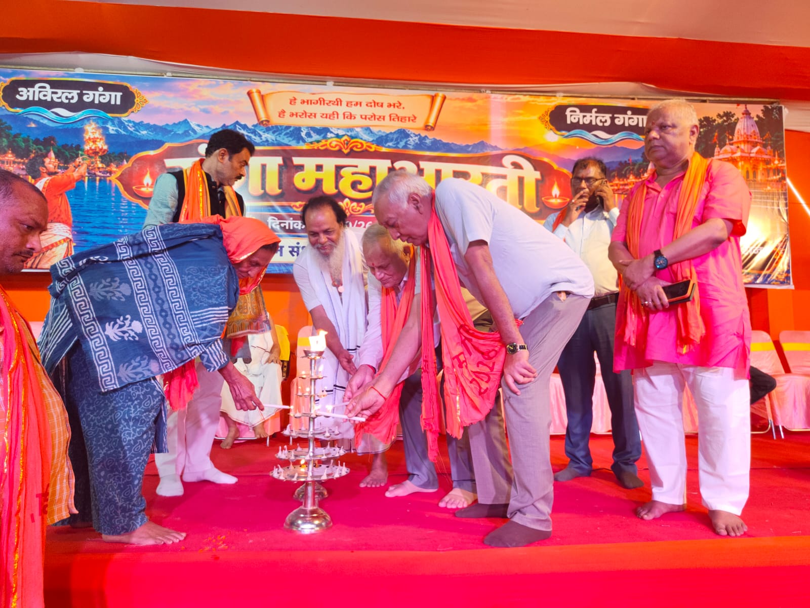 सिमरिया धाम में वाराणसी के पंडितों द्वारा भव्य गंगा महाआरती शुरू,सिमरिया कुंभ सेवा फाउंडेशन द्वारा 27 अक्टूबर से 24 नवंबर तक चलेगा गंगा महाआरती 4