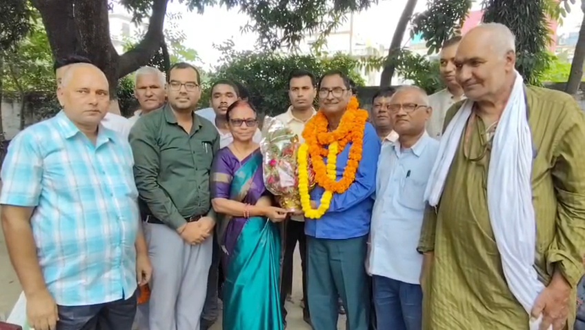 दरभंगा शिक्षक सीट पर डॉ. सुरेश राय की बड़ी जीत: दो हार के बाद जन सुराज से चमकी किस्मत, बेगूसराय आवास पर जश्न का माहौल 1