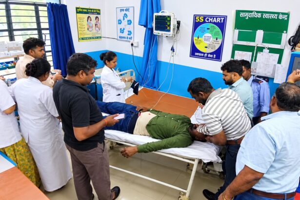 बछवाड़ा एनएच 122 बी पर सड़क किनारे खड़ी पिकअप में बाइक ने मारी जोरदार टक्कर: बाइक सवार गंभीर रूप से घायल, बेगूसराय रेफर 1