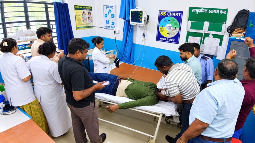 बछवाड़ा एनएच 122 बी पर सड़क किनारे खड़ी पिकअप में बाइक ने मारी जोरदार टक्कर: बाइक सवार गंभीर रूप से घायल, बेगूसराय रेफर 1