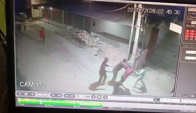 बेगूसराय में मेला देखकर लौट रहे दंपती पर हमला: 10-15 युवकों ने लाठी-डंडों और रॉड से पीटा; CCTV फुटेज वायरल, SP से लगाई न्याय की गुहार 3