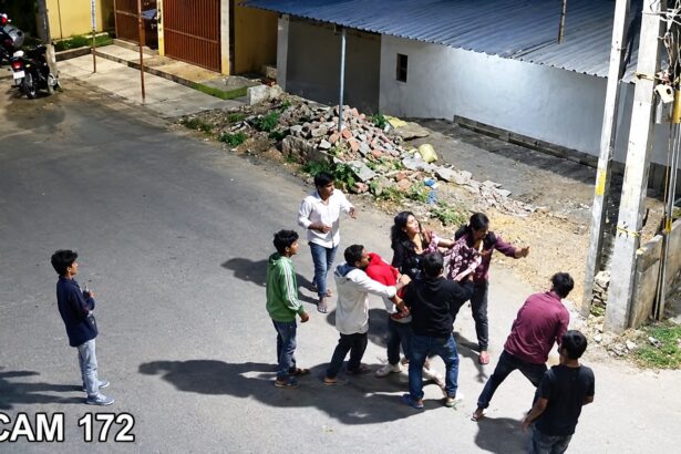 बेगूसराय में मेला देखकर लौट रहे दंपती पर हमला: 10-15 युवकों ने लाठी-डंडों और रॉड से पीटा; CCTV फुटेज वायरल, SP से लगाई न्याय की गुहार 1
