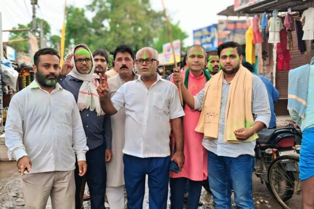 दरभंगा स्नातक में अनिल झा की जीत पर बछवाड़ा के राजद कार्यकर्ताओं ने मनाया विजय उत्सव 1