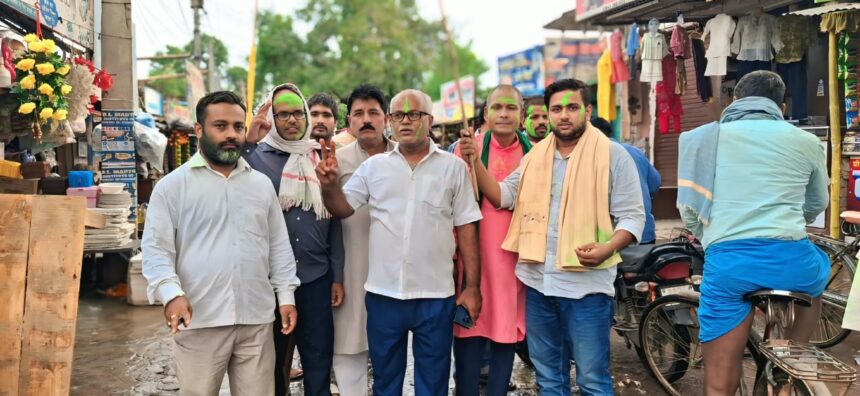 दरभंगा स्नातक में अनिल झा की जीत पर बछवाड़ा के राजद कार्यकर्ताओं ने मनाया विजय उत्सव 1