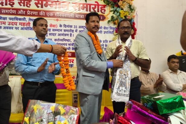 बीईओ उदय महतो की विदाई पर भावुक हुए शिक्षक व अधिकारी, डीईओ बोले- आपने बनाया मिसाल 1