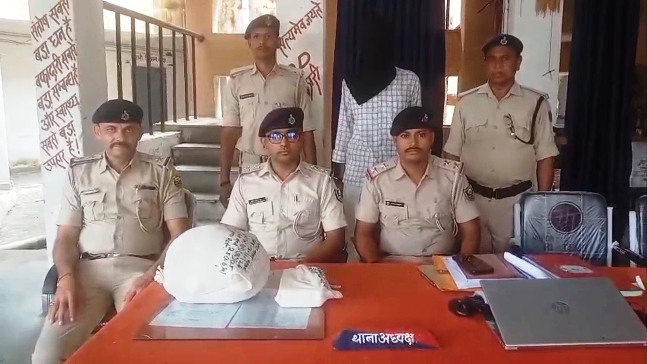 नालंदा: जेल से छूटते ही गांजा तस्करी में जुटा आरोपी, 1.596 किलो गांजा और चार कारतूस के साथ गिरफ्तार, करायपरशुराय थाना पुलिस ने की कार्रवाई 2